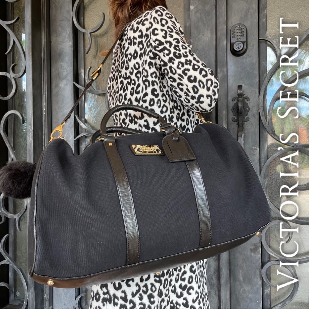 Rare💕Victoria's Secret Weekend Duffle Bag
